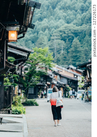 <長野縣>奈良井宿觀光的女性 127226173