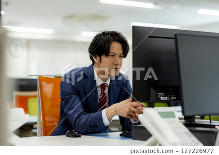 商人抱著他的頭 127226977