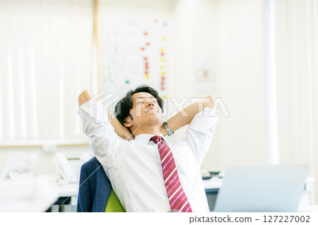 A businessman growing A businessman growing 127227002