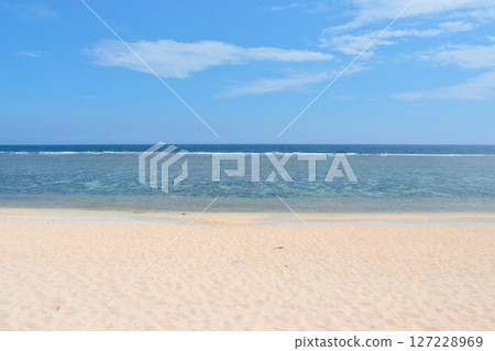 Japan's southernmost beach "Pemuchihama" (Hateruma Island) Japan's southernmost beach "Pemuchihama" (Hateruma Island) 127228969