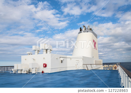 [Tokyo Kyushu Ferry Funnel bound for Mayu Shinmoji] 127228983