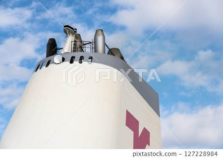 [Tokyo Kyushu Ferry Funnel bound for Mayu Shinmoji] 127228984