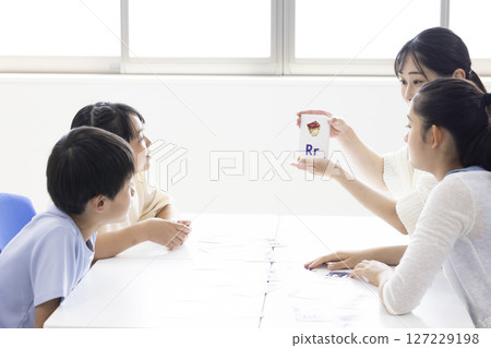孩子學習英語 127229198