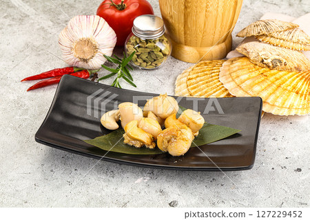 Delicous luxury baked seafood scallops Delicous luxury baked seafood scallops 127229452