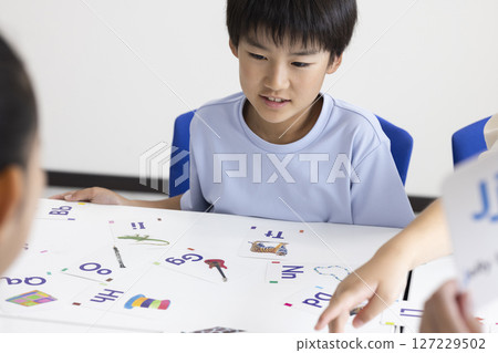上英語課的孩子們 127229502