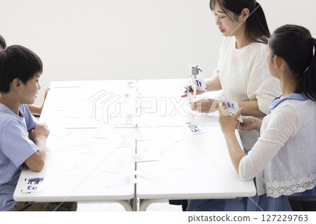 上英語課的孩子們 127229763