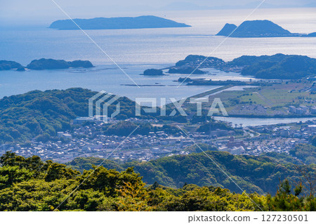 （長崎縣）從弓張岳瞭望台眺望佐世保灣和九十九島 127230501