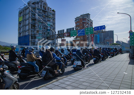 Traffic jam on Taipei Bridge [Taiwan Image] 127232438