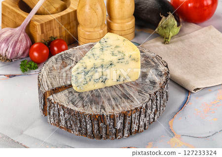 Dor blue cheese with mold Dor blue cheese with mold 127233324