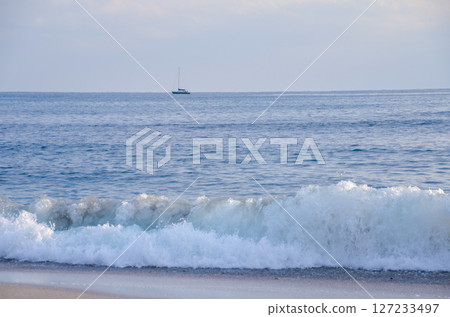 Yacht and the waves 127233497