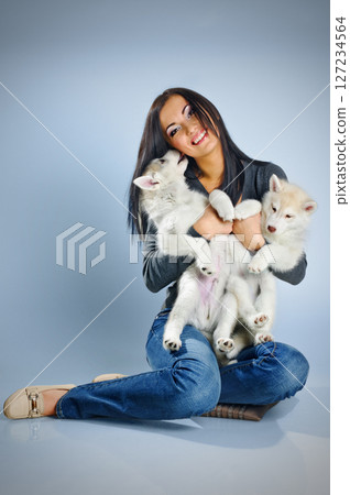 woman and puppies 127234564