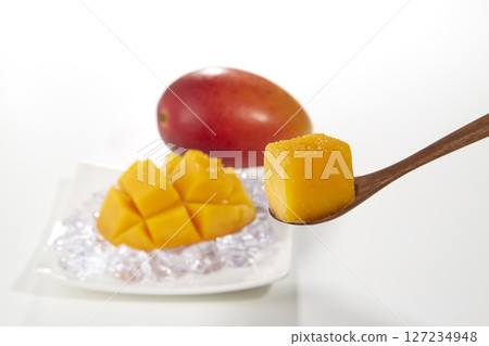 Fully ripe mango from Miyazaki Prefecture Fully ripe mango from Miyazaki Prefecture 127234948