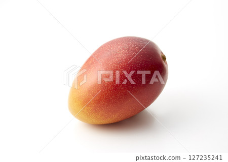 Fully ripe mango from Miyazaki Prefecture 127235241