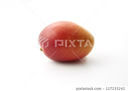 Fully ripe mango from Miyazaki Prefecture 127235242