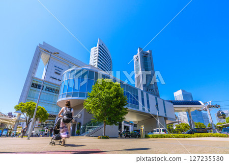 日本東京城市景觀，俯瞰櫻木町車站、橫濱地標塔、櫻木町站Air Cabin 127235580