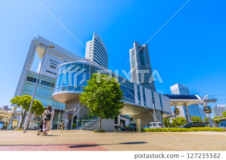 日本東京城市景觀,俯瞰櫻木町車站、橫濱地標塔、櫻木町站Air Cabin 日本東京城市景觀,俯瞰櫻木町車站、橫濱地標塔、櫻木町站Air Cabin 127235582