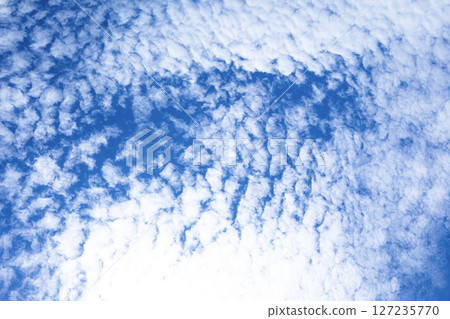 清爽的藍天和卷積雲 清爽的藍天和卷積雲 127235770