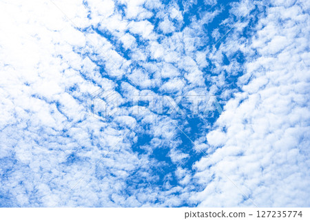 清爽的藍天和卷積雲 清爽的藍天和卷積雲 127235774