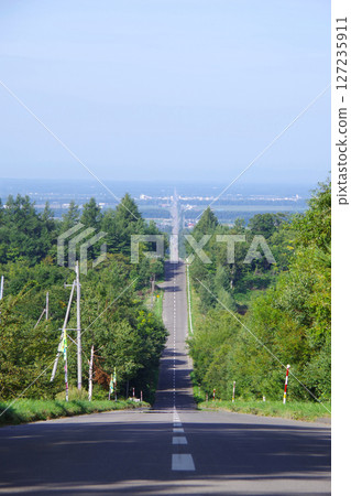 北海道沙裡鎮一條通往天空的道路 127235911
