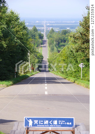 Hokkaido Shari Town A road leading to the sky Hokkaido Shari Town A road leading to the sky 127235914