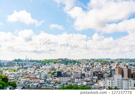 [Kanagawa Prefecture] Yokohama residential area with blue skies 127237778