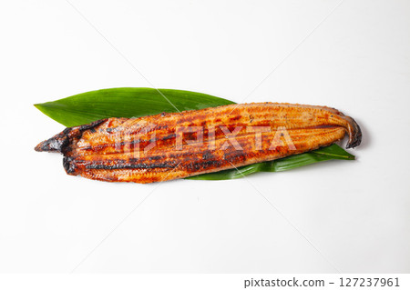 醬汁豐富的烤鰻魚,非常適合做鰻魚飯 醬汁豐富的烤鰻魚,非常適合做鰻魚飯 127237961