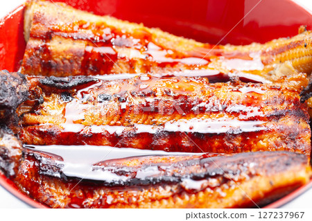 Grilled eel with plenty of sauce, perfect for unaju 127237967