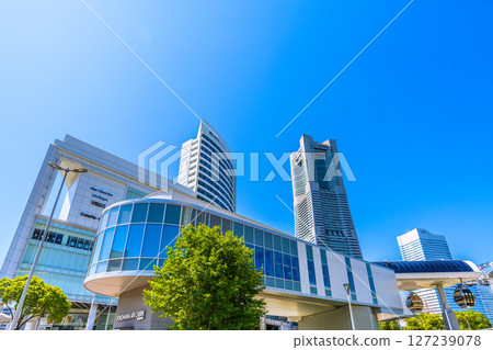 日本東京城市景觀，俯瞰櫻木町車站、橫濱地標塔、櫻木町站Air Cabin 127239078