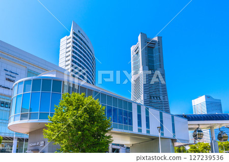 日本東京城市景觀，俯瞰櫻木町車站、橫濱地標塔、櫻木町站Air Cabin 127239536