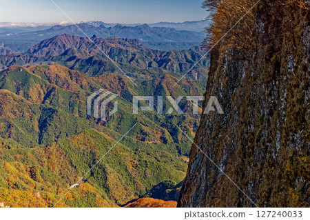 The cliffs of Tonoiwa in Western Joshu and the mountain ranges in the direction of Mt. Myogi with autumn leaves 127240033