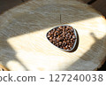 Roasted coffee beans 127240038