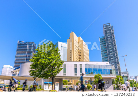 日本東京城市景觀,櫻木町車站前。從空中巴士和橫濱市政廳俯瞰櫻木町站。 日本東京城市景觀,櫻木町車站前。從空中巴士和橫濱市政廳俯瞰櫻木町站。 127240238