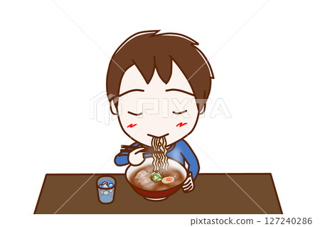 （上半身正面）男孩正津津有味地吃著熱騰騰的拉麵 127240286