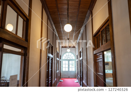 Shimane Prefecture: The retro corridor of the Western-style guest house, Kounkaku 127240326