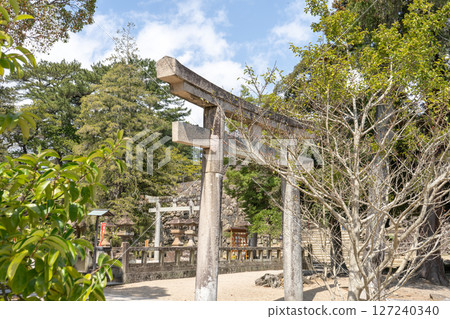 The torii gate of Matsue Shrine in Shimane Prefecture The torii gate of Matsue Shrine in Shimane Prefecture 127240340