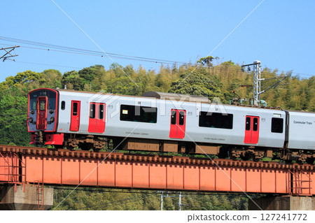 815 series train crossing the Yasaka River (JR Kyushu) 815 series train crossing the Yasaka River (JR Kyushu) 127241772