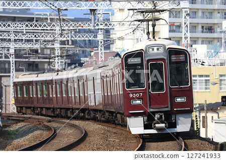 [阪急] 9300系列特急（京都線：西京極站） 127241933