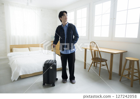 Businessman going out on business trip 127242058