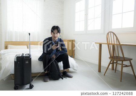 Businessman going out on business trip 127242088