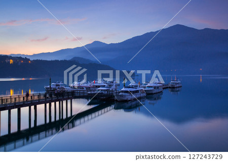 Sun Moon Lake scenery - Zhaowu Pier, the beautiful lake view reflects the fantastic sunrise sky. Famous tourist attractions in Nantou, Taiwan, Asia. 127243729