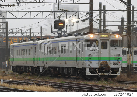 Hakodate Main Line Kiha 40 being shunted at Hakodate Depot 127244024