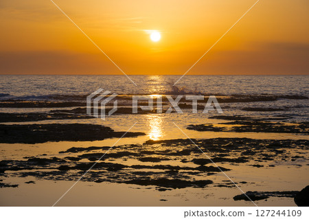 佐渡島萬丈敷（澤崎海灘）的日落 127244109