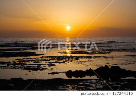 佐渡島萬丈敷（澤崎海灘）的日落 127244110