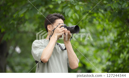 男人拍照 127244344