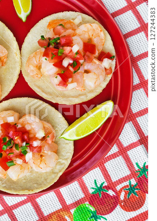 Shrimp tacos (Tacos de camarón) 127244383