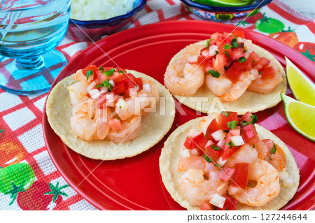 Shrimp tacos (Tacos de camarón) Shrimp tacos (Tacos de camarón) 127244644