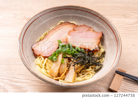 Oil soba 127244738