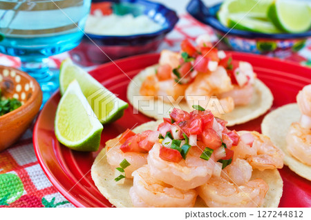 Shrimp tacos (Tacos de camarón) Shrimp tacos (Tacos de camarón) 127244812