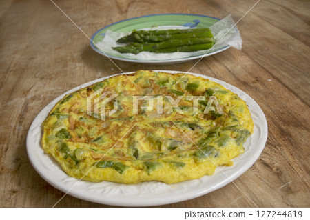 Asparagus and Parmesan Omelette 127244819