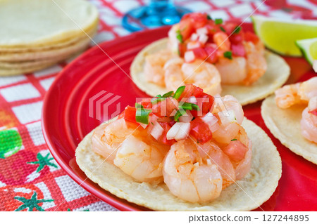 Shrimp tacos (Tacos de camarón) 127244895